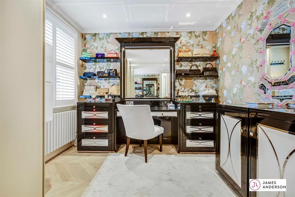 White Hart Lane, Barnes, SW13 2 bed flat £2,300 pcm (£531 pw)