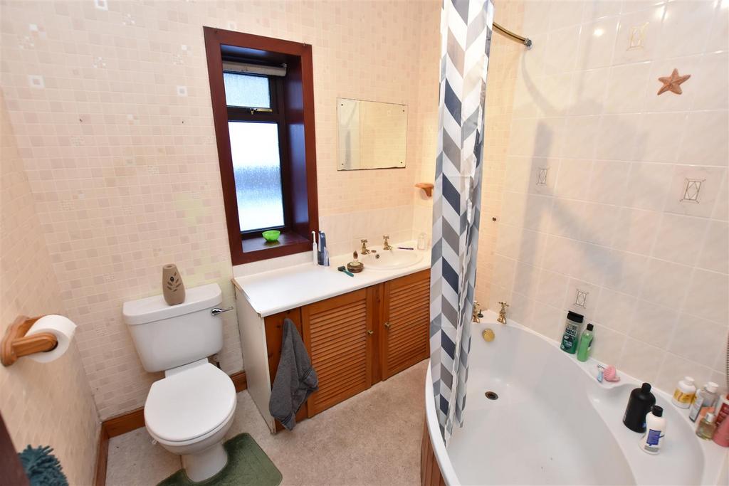 Bathroom2.jpg