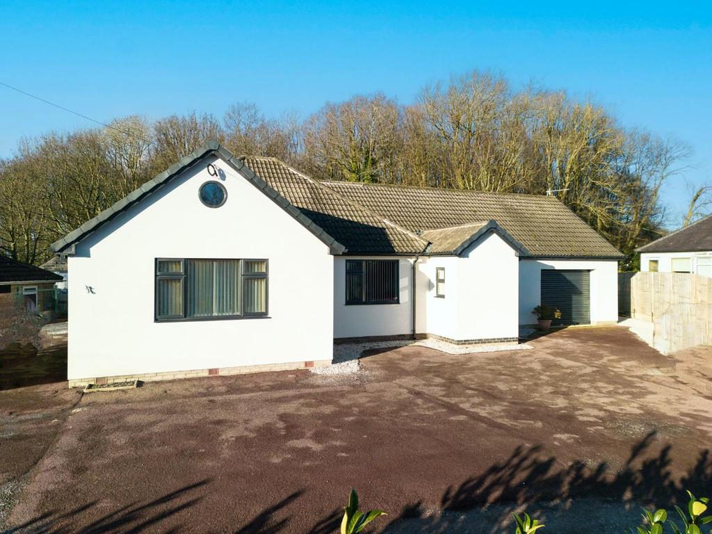 Ashover Road, Old Tupton, Chesterfield, S42 6HJ 4 bed detached bungalow