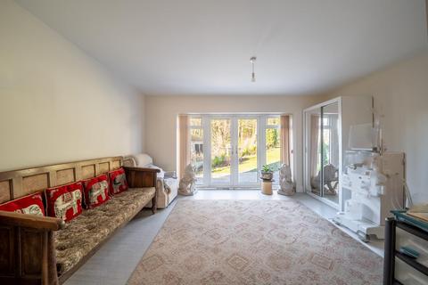 92 Ashover Road, Old Tupton, Chesterfield, S42 6HJ