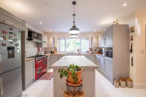 92 Ashover Road, Old Tupton, Chesterfield, S42 6HJ