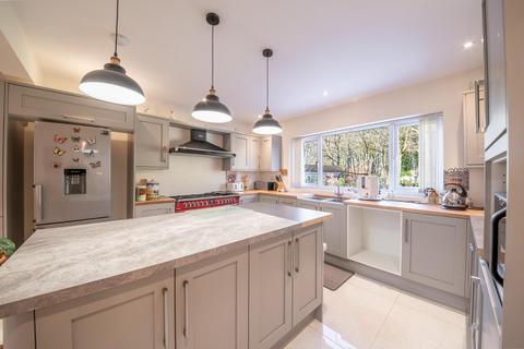 92 Ashover Road, Old Tupton, Chesterfield, S42 6HJ