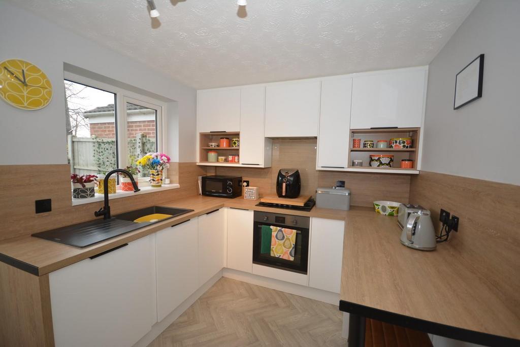 Kitchen 01.jpg