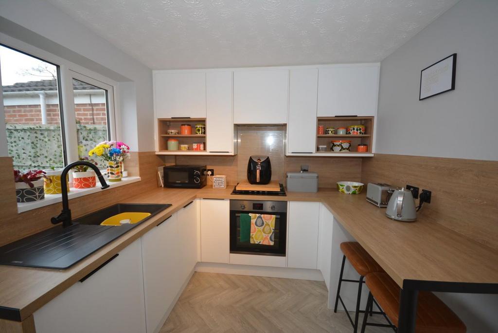 Kitchen 02.jpg