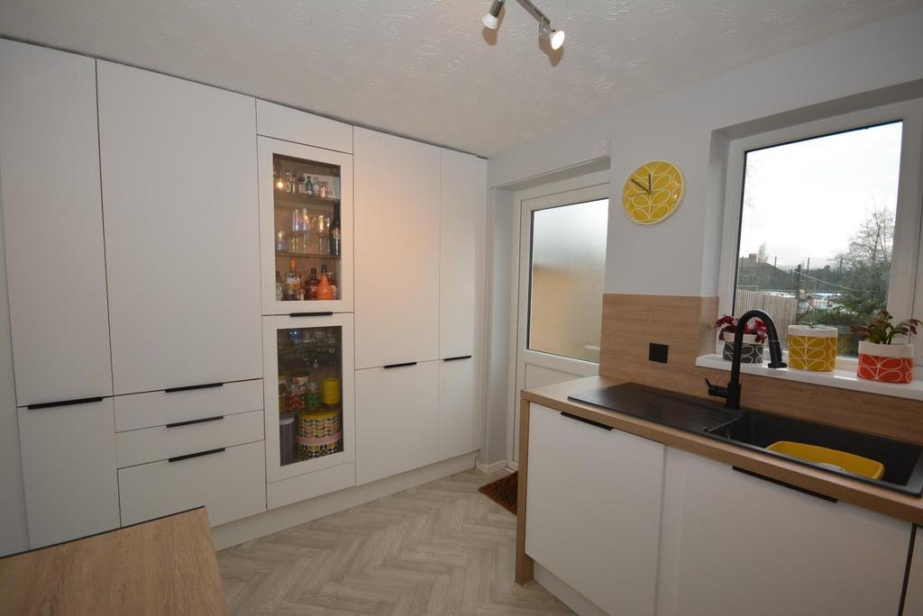 Kitchen 03.jpg