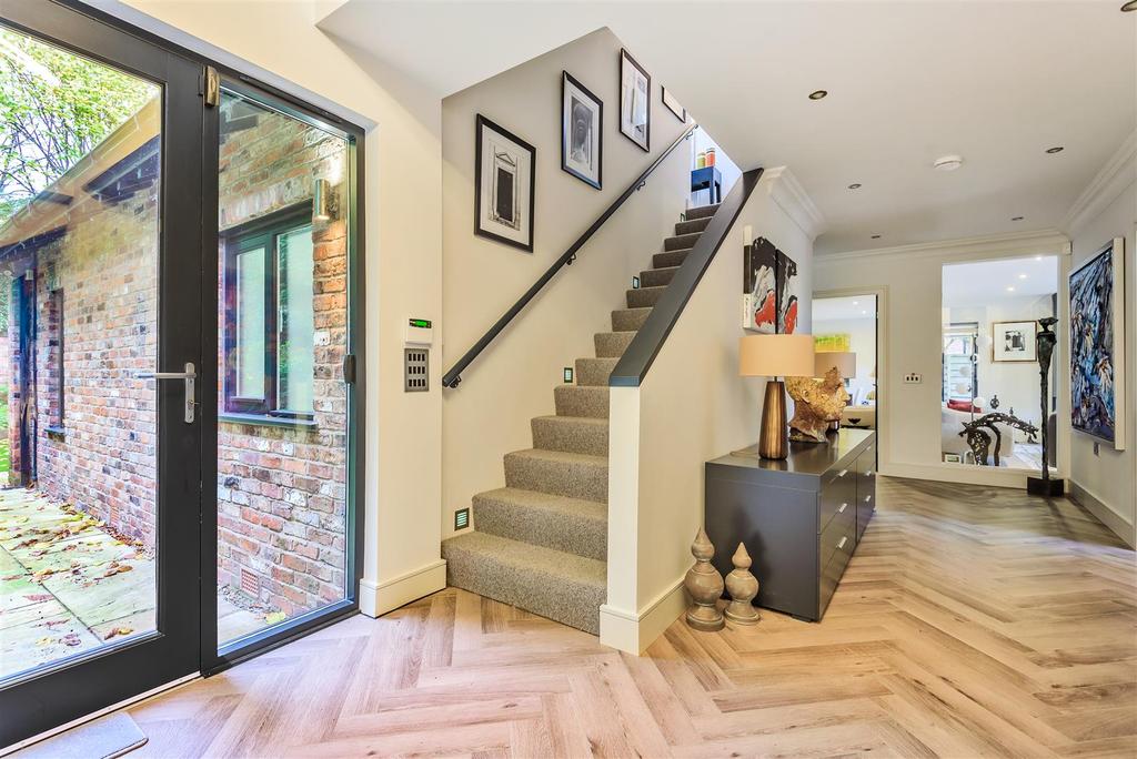 Beechfield Road, Alderley Edge 5 bed detached house £9,999 pcm (£