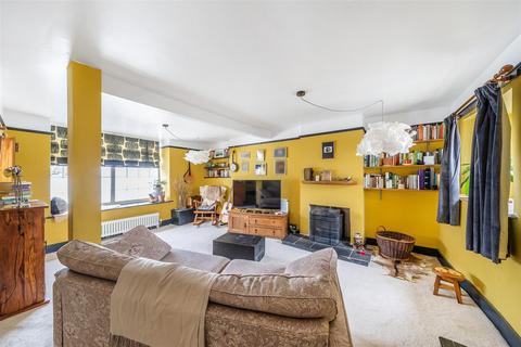 15 Castle Hill, Axminster, EX13 5PY
