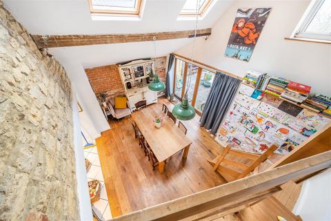 15 Castle Hill, Axminster, EX13 5PY