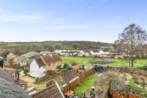 15 Castle Hill, Axminster, EX13 5PY