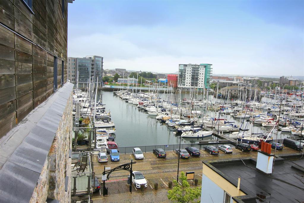 Century Quay, Vauxhall Street, Plymouth 2 bed apartment £1,050 pcm (£242 pw)
