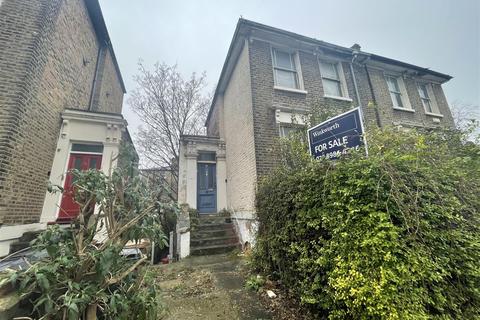 3 bedroom semi-detached house for sale - Navarino Road, London