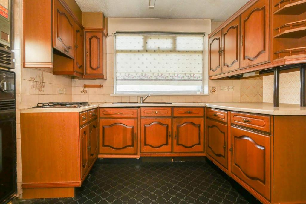 Chatsworth Road, Pudsey, LS28 8JX 3 bed semidetached house for sale