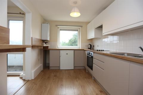 3 bedroom flat to rent - Highbrook Close, Brighton