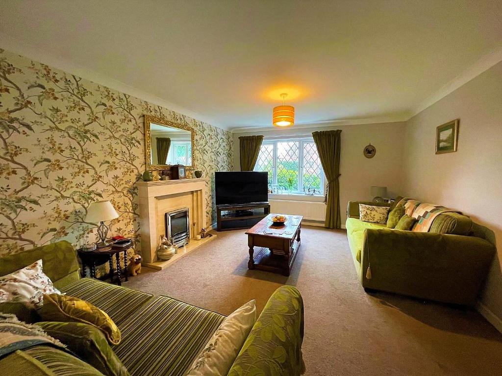 Salisbury Grove, Sutton Coldfield 3 bed detached house for sale £485,000