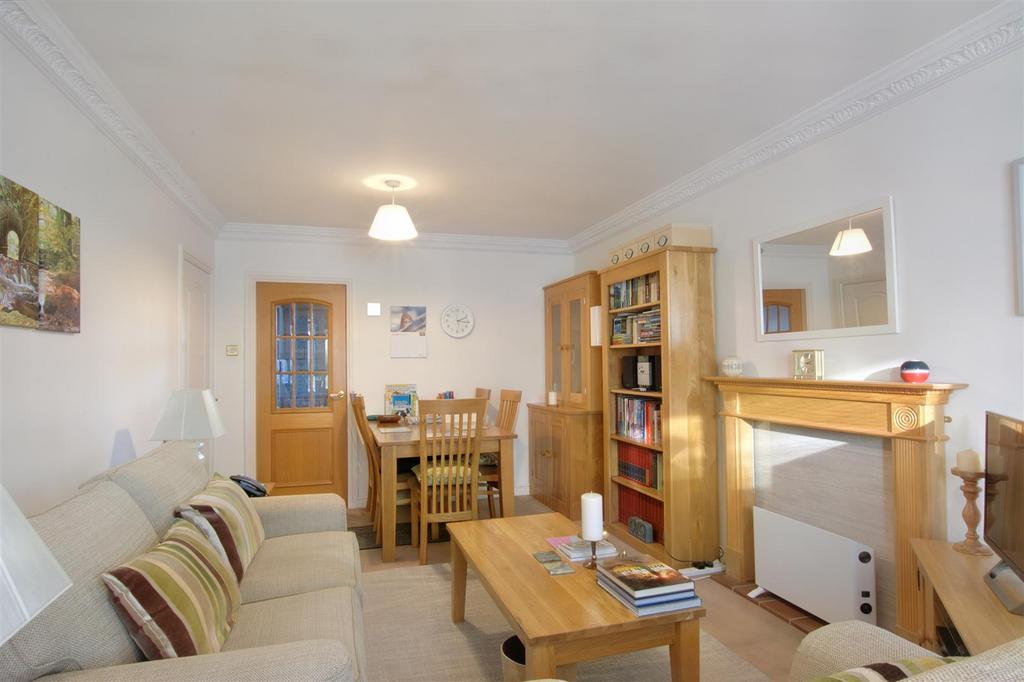 Holyrood Court, Bramcote, Nottingham 2 bed apartment £125,000