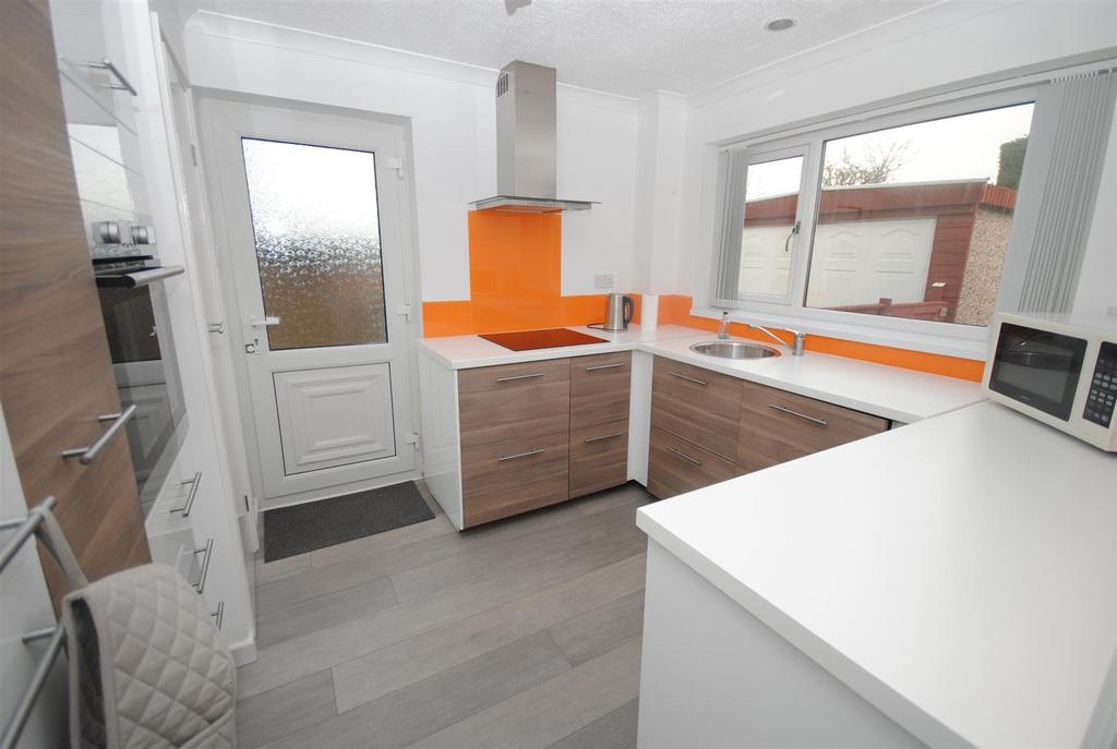 Pembroke Rise, Kippax, Leeds 3 bed semi-detached house for sale - £239,995