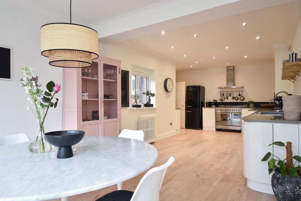 Springfield Road, St. LeonardsOnSea 4 bed semidetached house £700,000
