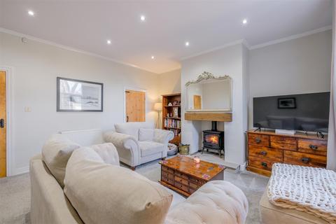 100 Lightcliffe Road, Brighouse, HD6 2HN