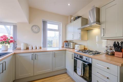 100 Lightcliffe Road, Brighouse, HD6 2HN