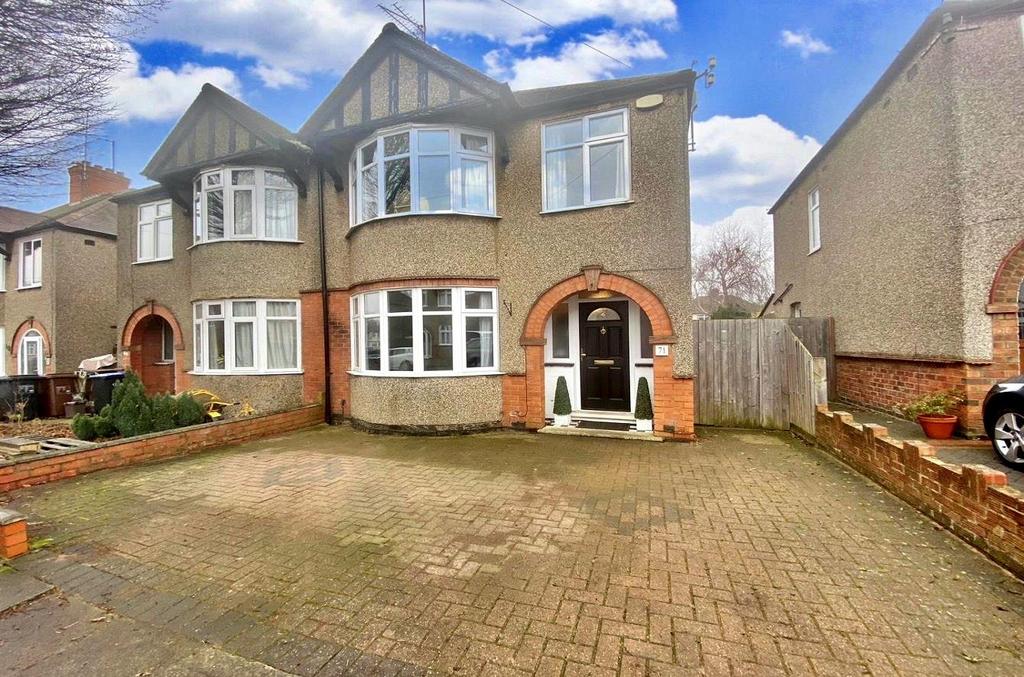 Bush Hill, The Headlands, Northampton NN3 3 bed semidetached house £