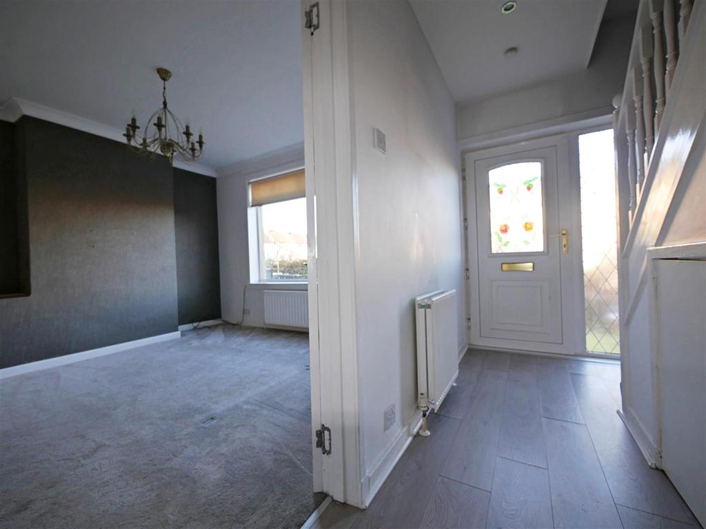 Mill Cresent, Torrance, Glasgow 2 bed end of terrace house £895 pcm