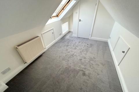 2 bedroom flat to rent - Green Wrythe Lane, Carshalton