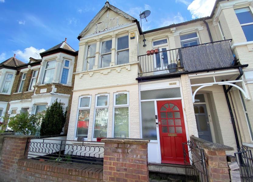 SQUIRES LANE, FINCHLEY, N3 2 bed flat for sale £475,000
