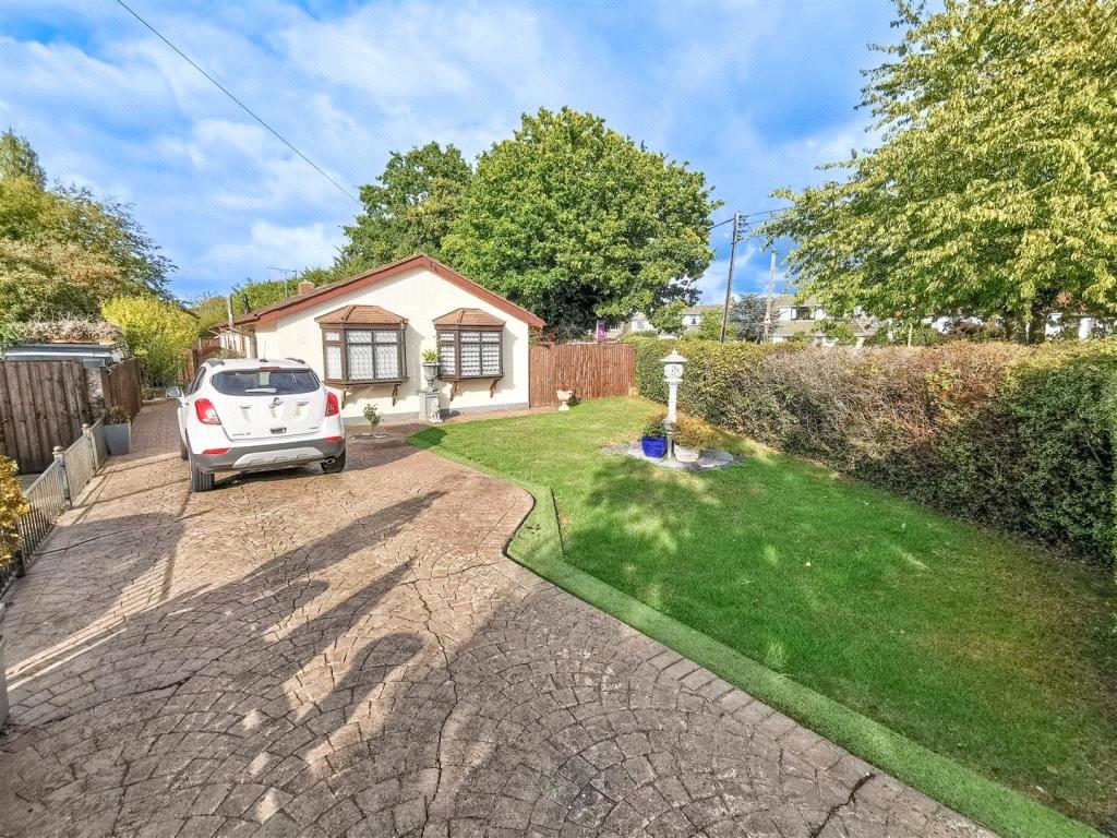 Broomfield, Daws Heath, Hadleigh, Essex, SS7 3 bed bungalow for sale