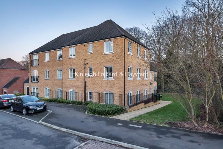 Waratah Drive Chislehurst BR7 2 bed apartment £1,500 pcm (£346 pw)