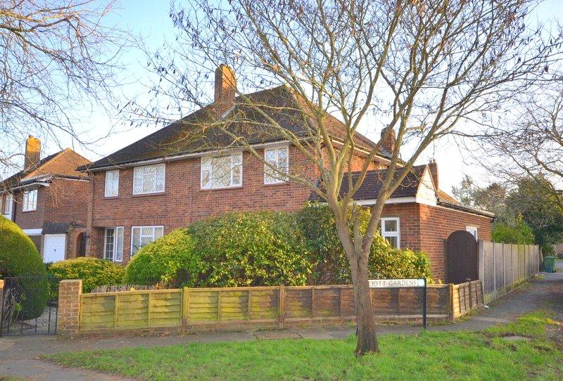 Stewart Avenue, Shepperton, TW17 3 bed semidetached house for sale £