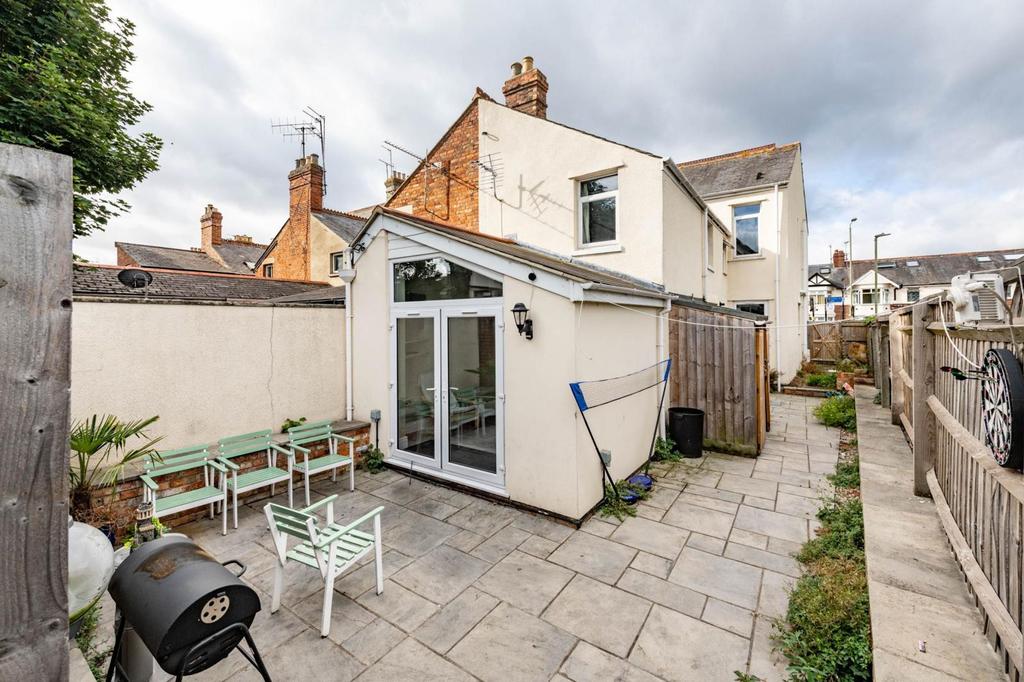 Cowley Road, Oxford, OX4 6 bed end of terrace house for sale £835,000