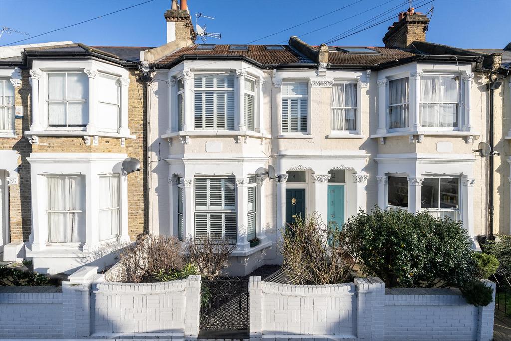 Graveney Road, London, SW17. 1 bed flat for sale £425,000