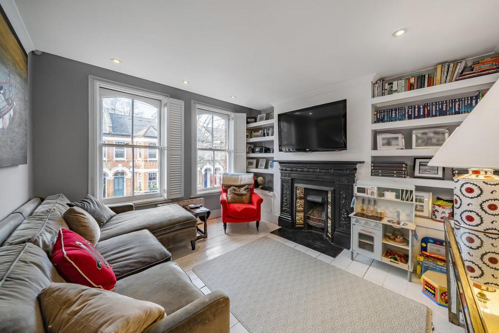 Glenelg Road, Brixton 3 bed flat for sale £700,000