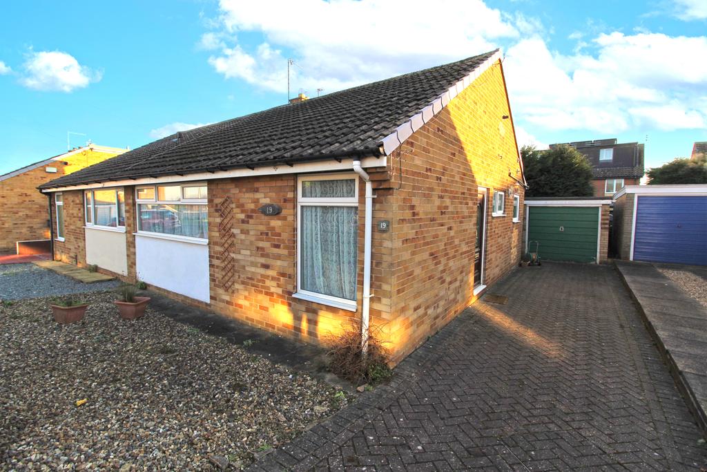 Alexandra Drive, Beverley HU17 8PG 2 bed semidetached bungalow £200,000
