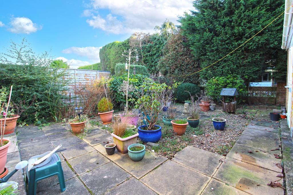 Alexandra Drive, Beverley HU17 8PG 2 bed semidetached bungalow £200,000