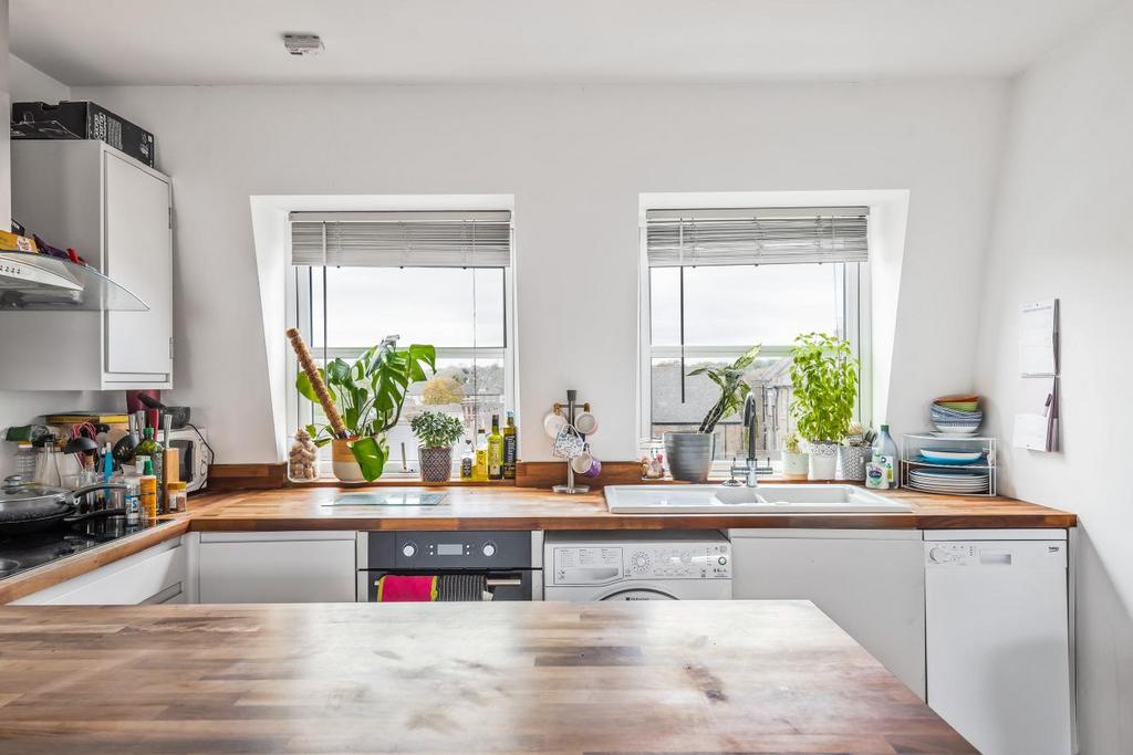 Maple Road, Penge 2 bed flat for sale £350,000