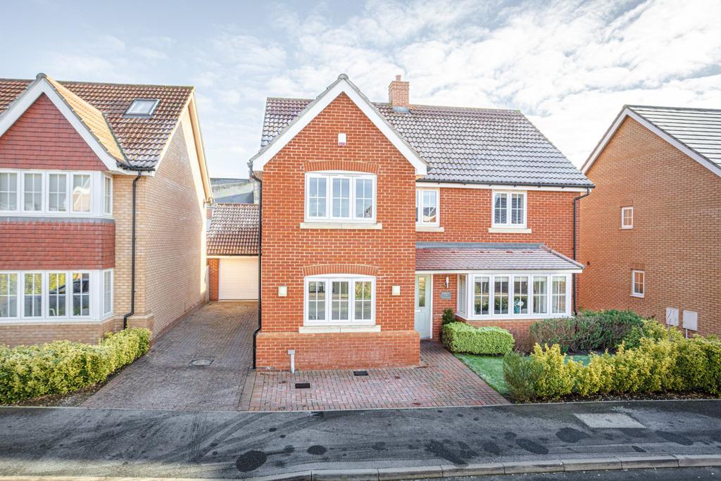 Cooper Smith Road, Takeley, Stortford, Essex, CM22 5 bed