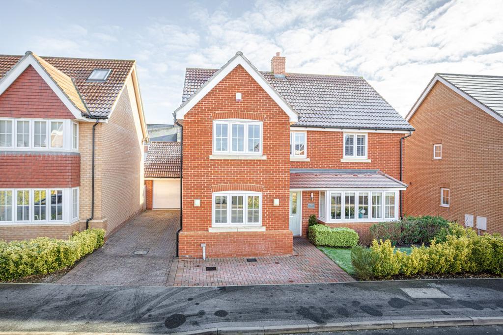 Cooper Smith Road, Takeley, 5 bed detached house £700,000