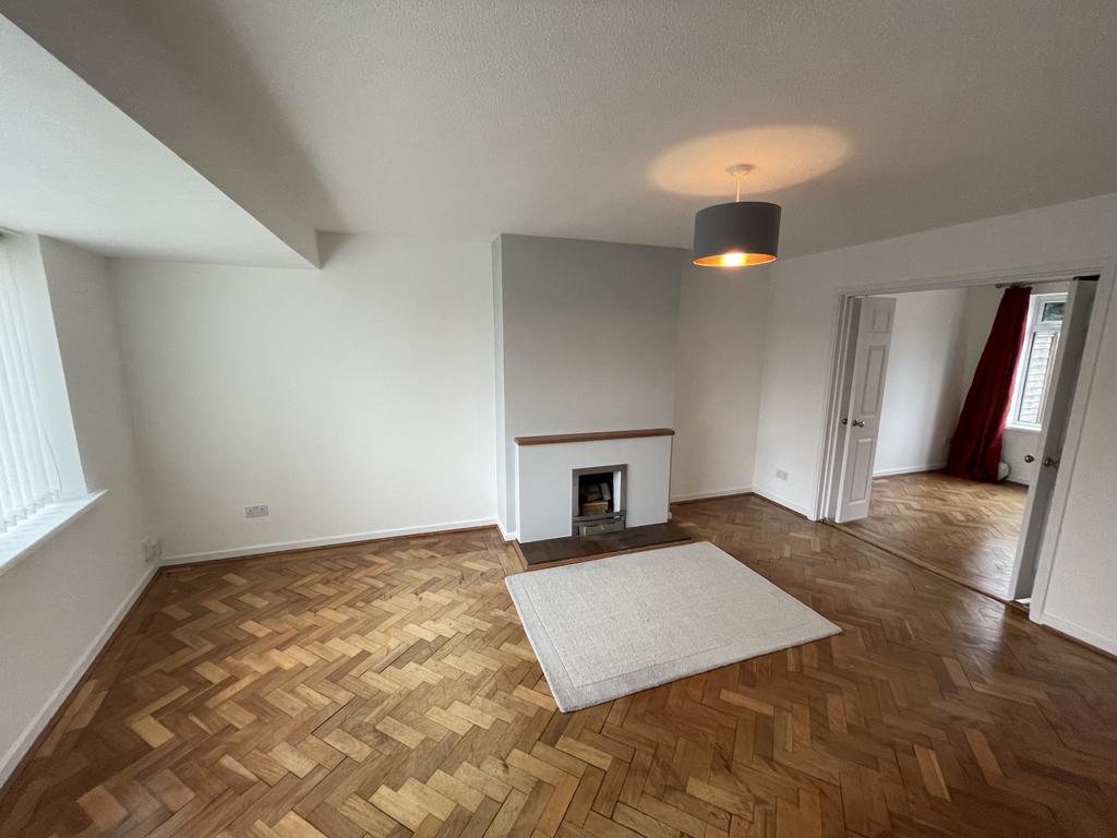 Beverley Road, Maidstone ME16 3 bed semidetached house £1,400 pcm (£