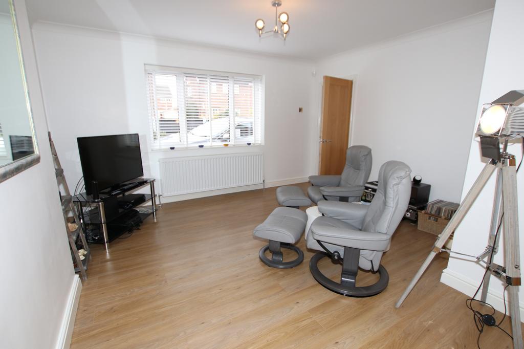 Parkside Road, Hoyland, Barnsley, S74 0AH 3 bed semidetached house £