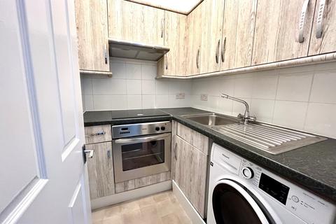 1 bedroom flat to rent, Hook Road, Surbiton, Surrey. KT6 5BZ