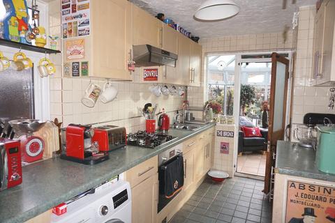 4 Bramham Gardens, Chessington, KT9 1NG