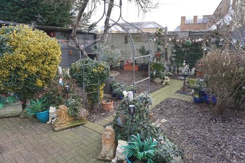 4 Bramham Gardens, Chessington, KT9 1NG
