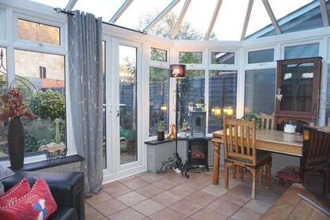 4 Bramham Gardens, Chessington, KT9 1NG