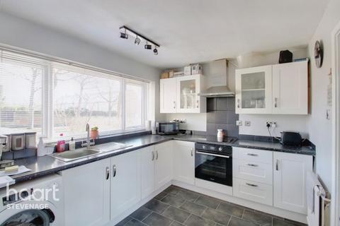 101 Oaks Cross, Stevenage, SG2 8LT