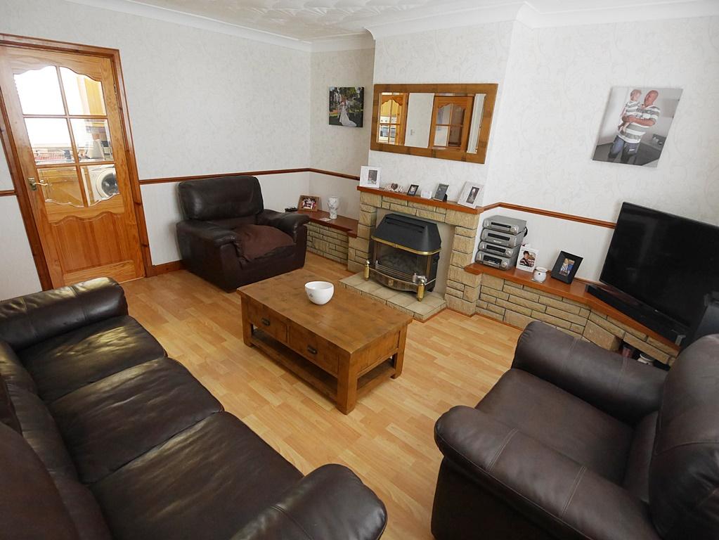 1 Larchfield Road, Dumfries, DG1 4 HU   Braidwoods