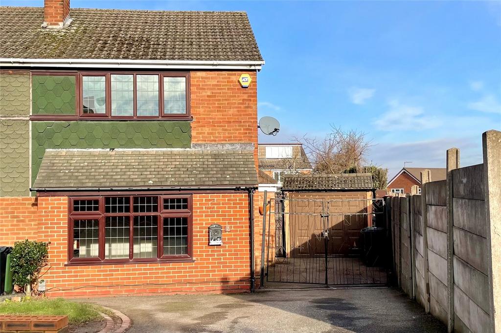 Watts Close, Tipton, West Midlands, DY4 3 bed semidetached house £