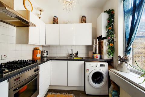 2 bedroom apartment for sale - Wallbutton Road, London, SE4