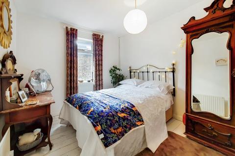 2 bedroom apartment for sale - Wallbutton Road, London, SE4