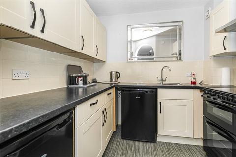 1 bedroom apartment for sale - Pitson Close, Addlestone, Surrey, KT15